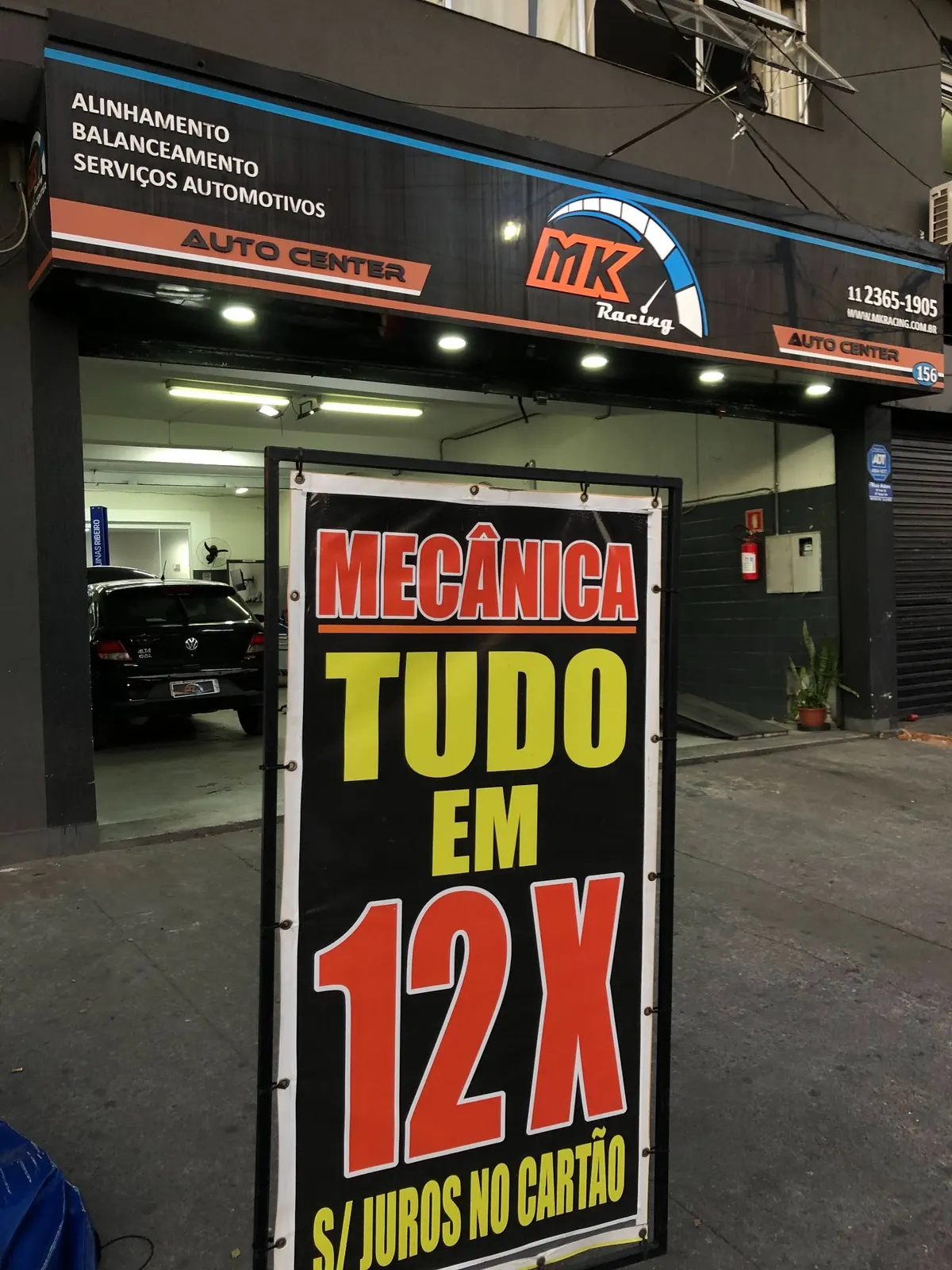 Fachada e acesso da oficina MK Racing